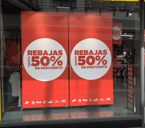 lona frontlit en escaparate